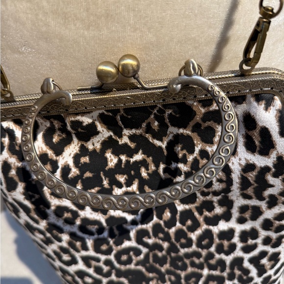 Elegant Leopard Print Crossbody Bag with Chain Strap - Picture 3 of 6